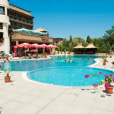 Хотел The Castle 3*